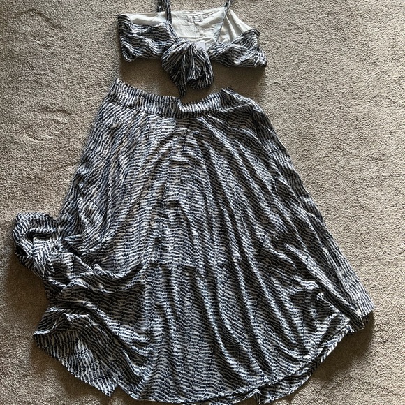 NWT cropped tie front set - Picture 3 of 7